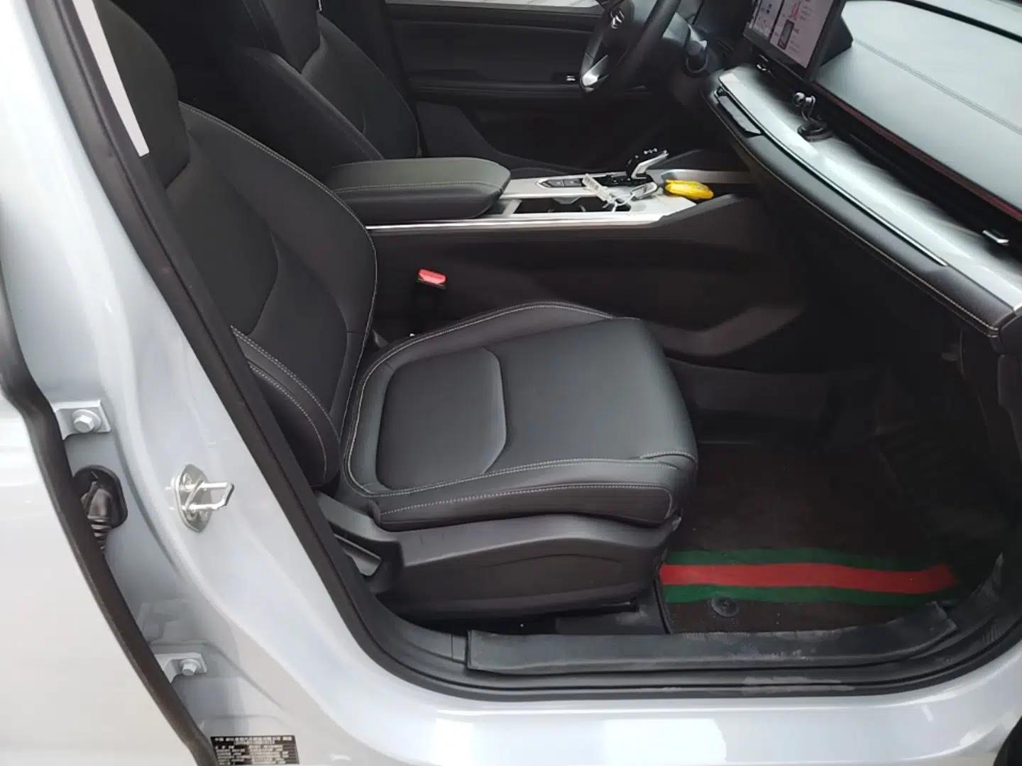 Geely Auto Emgrand L HiP 2024 Longteng Edition 1.5TD-DHT Pro 100KM Superior Model — миниатюра 23