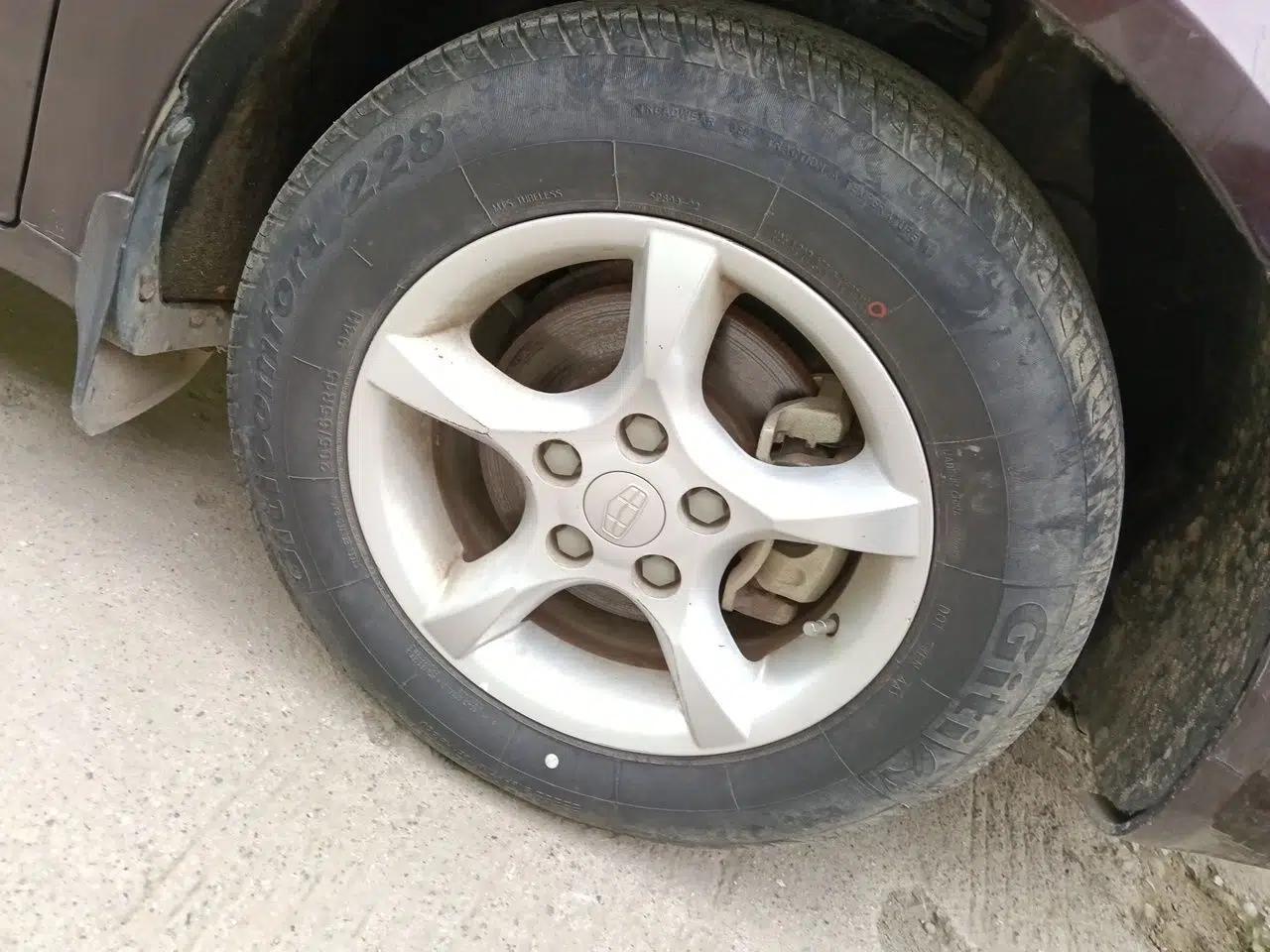 Geely Auto Classic Emgrand 2013 Sedan 1.5L Manual Entry-Level Model — миниатюра 8