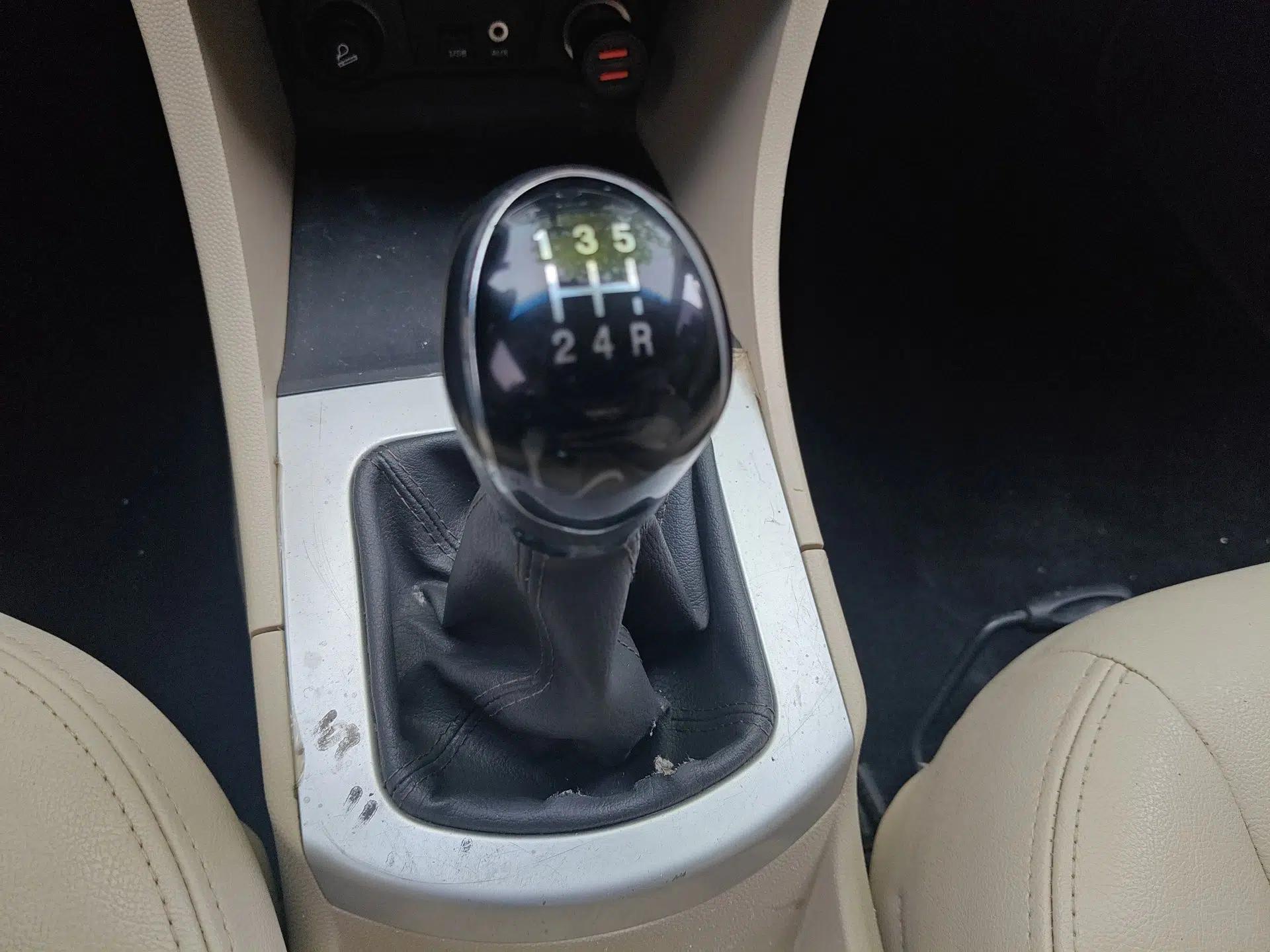 JAC Group J6 A30 2013 1.5L Manual Luxury Model China IV Standard — миниатюра 15