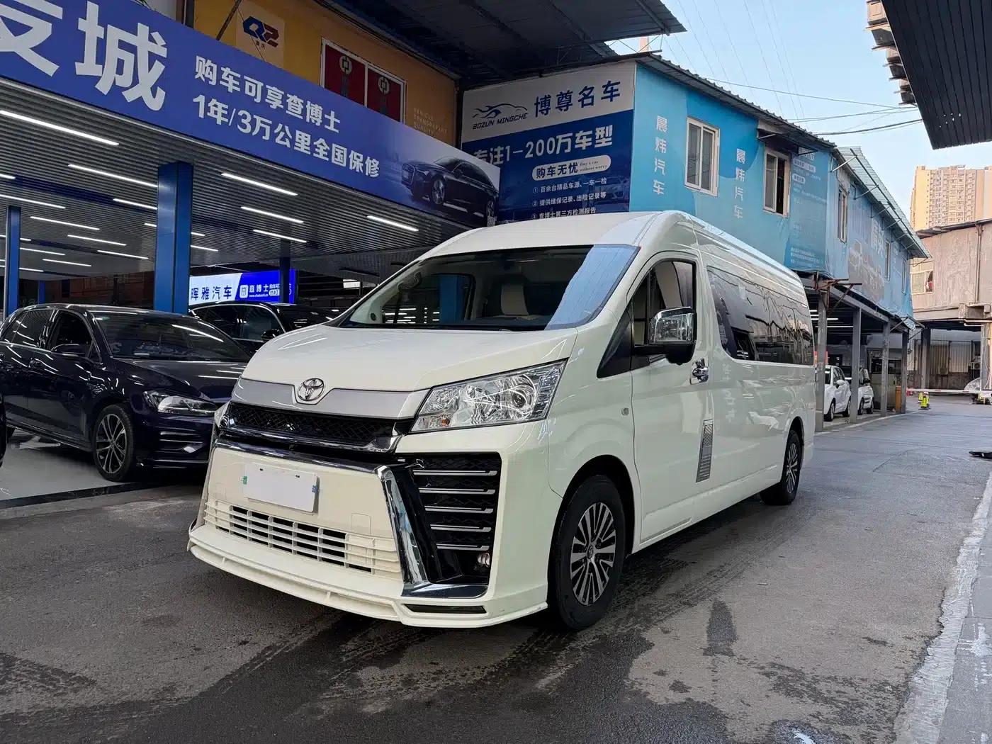 2023 HIACE 3.5L Automatic — миниатюра 1