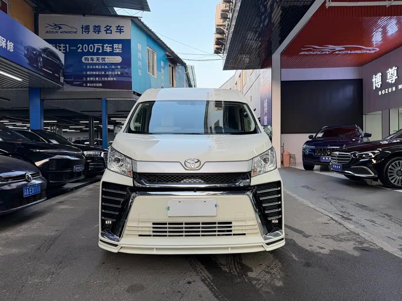 2023 HIACE 3.5L Automatic — миниатюра 2