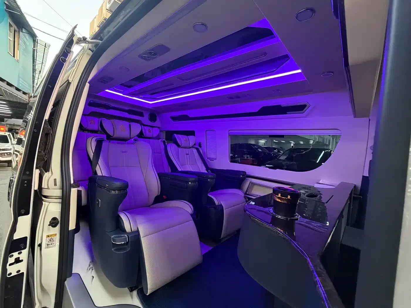 2023 HIACE 3.5L Automatic — миниатюра 11