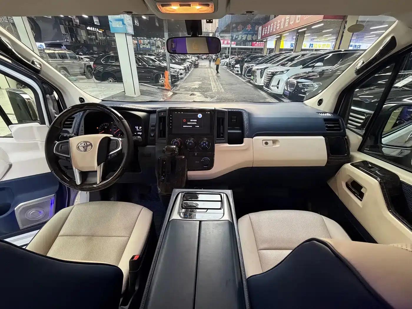 2023 HIACE 3.5L Automatic — миниатюра 13