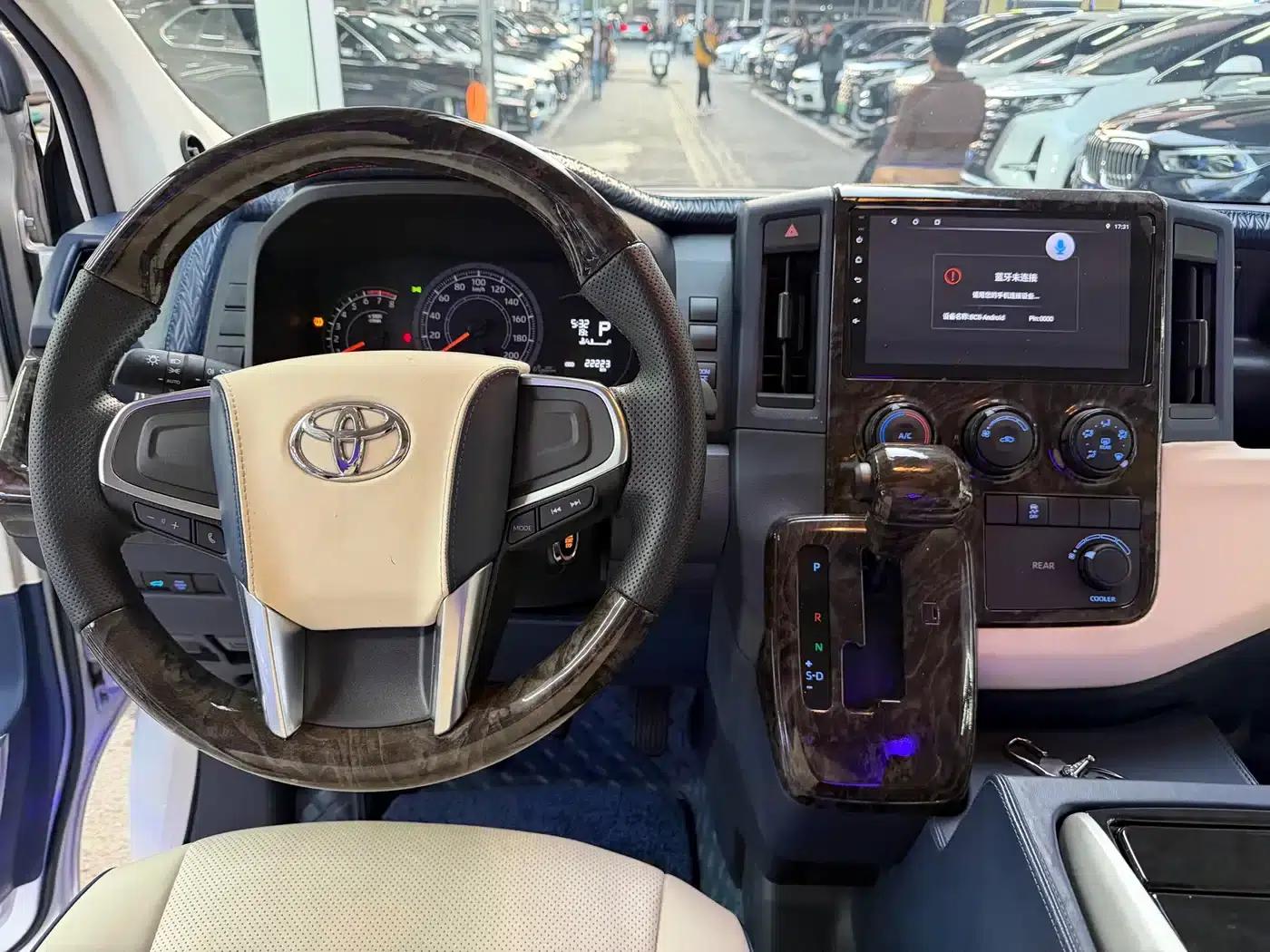 2023 HIACE 3.5L Automatic — миниатюра 15
