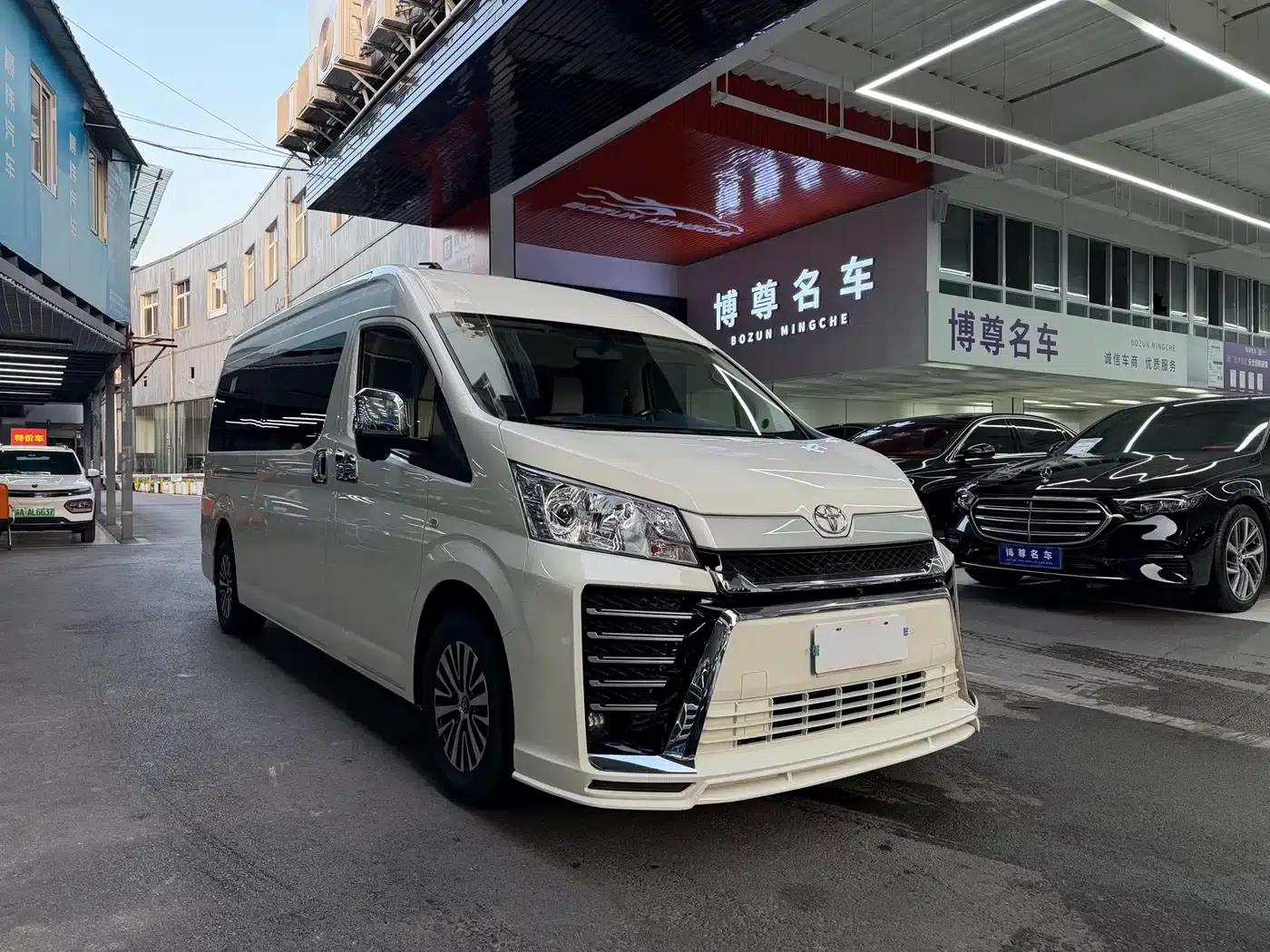 2023 HIACE 3.5L Automatic — миниатюра 3