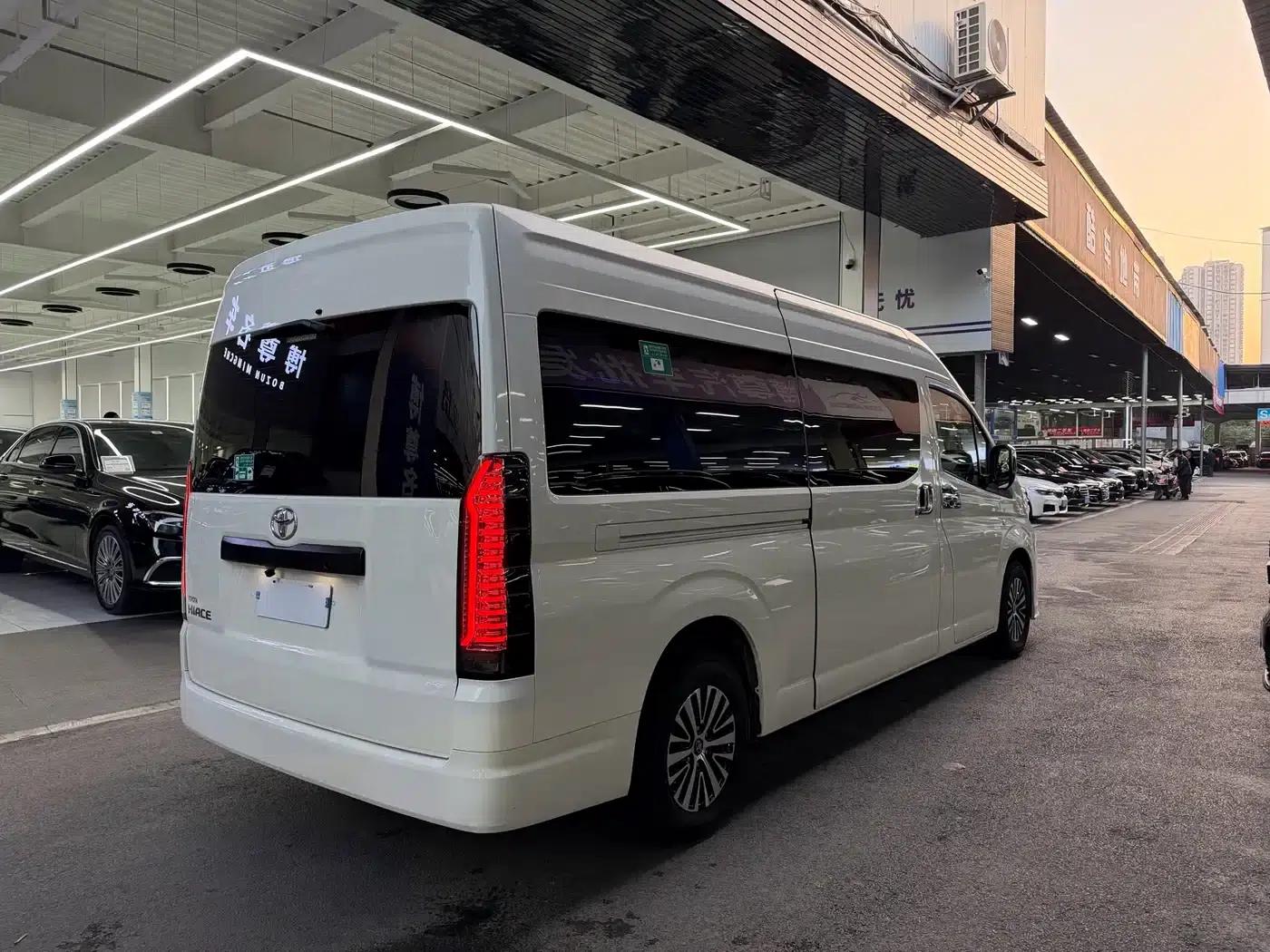 2023 HIACE 3.5L Automatic — миниатюра 26