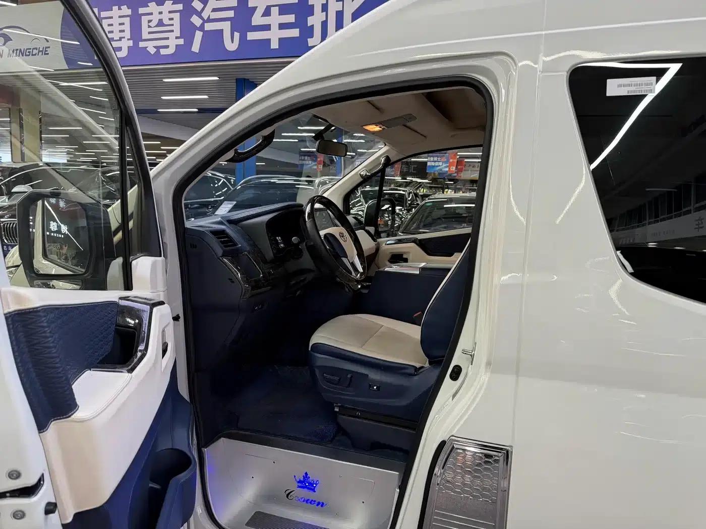 2023 HIACE 3.5L Automatic — миниатюра 6