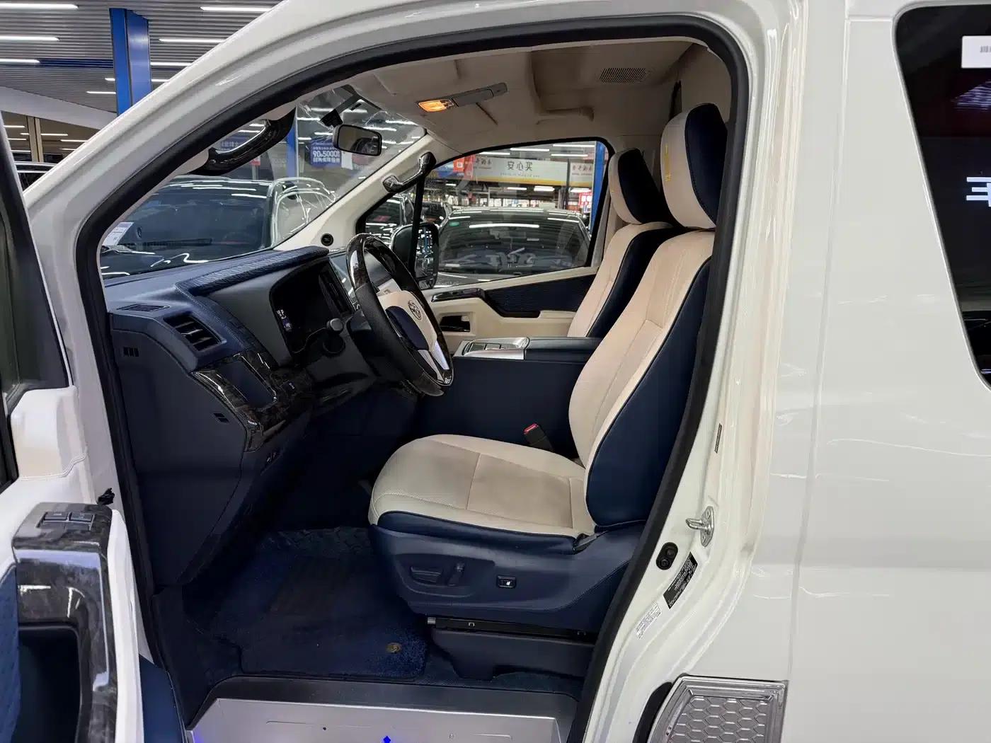 2023 HIACE 3.5L Automatic — миниатюра 7