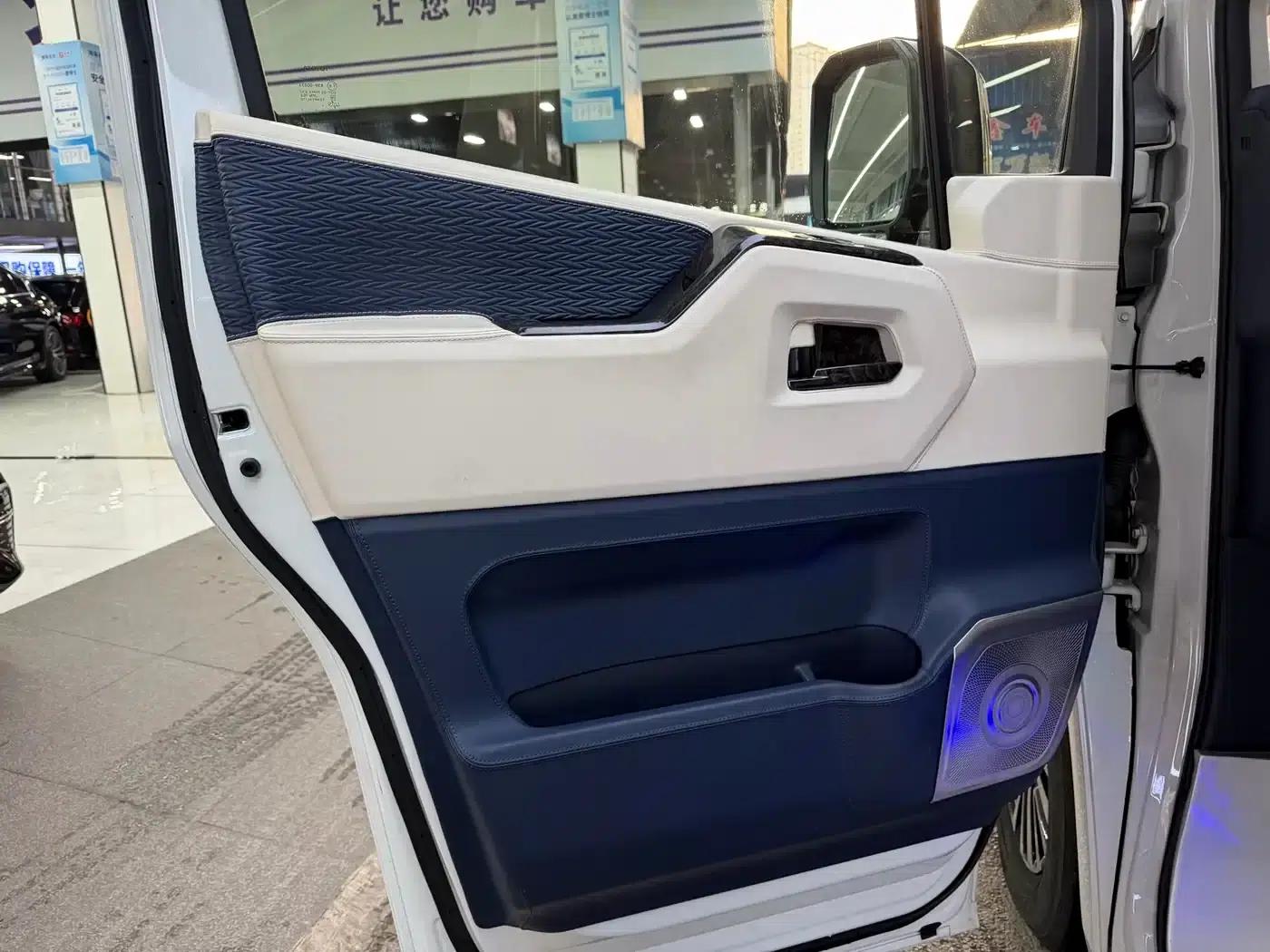 2023 HIACE 3.5L Automatic — миниатюра 8