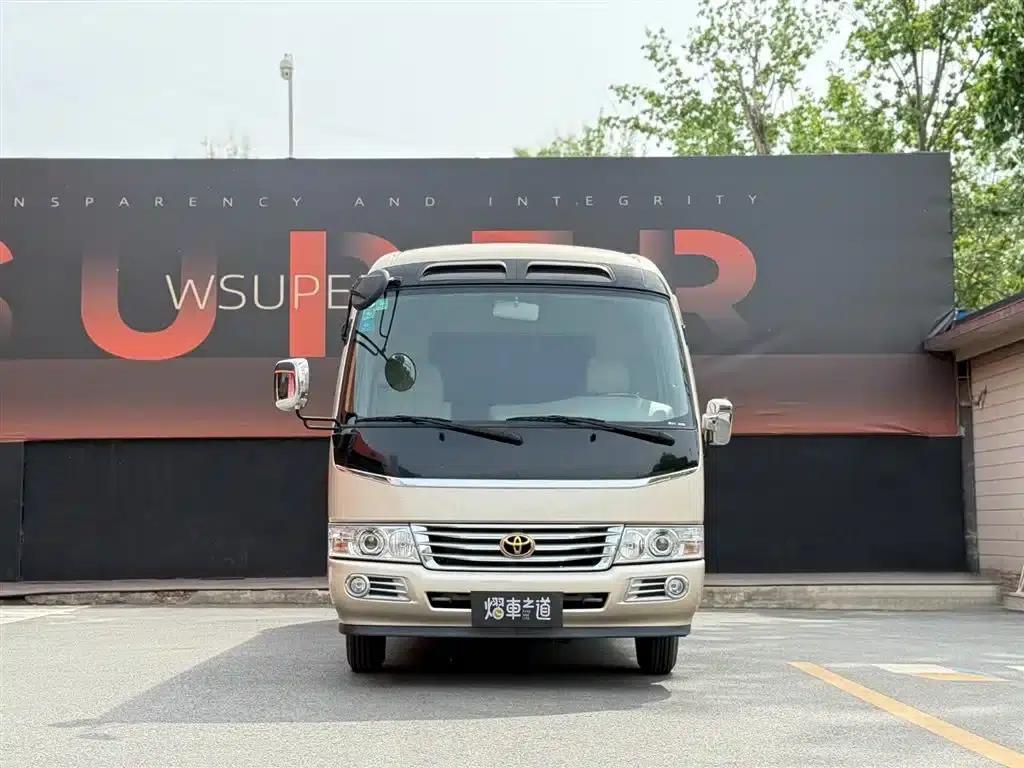 2020 Toyota Coaster 4.0L Automatic — миниатюра 2