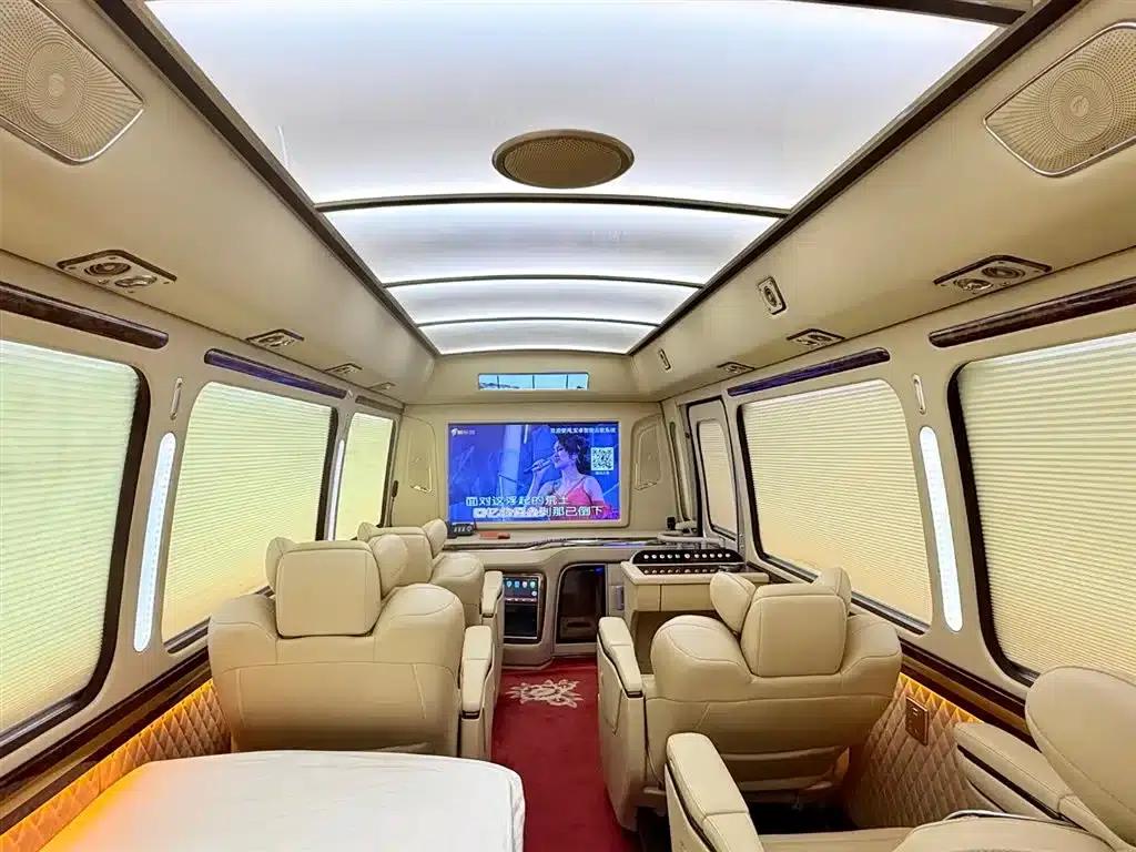 2020 Toyota Coaster 4.0L Automatic — миниатюра 11