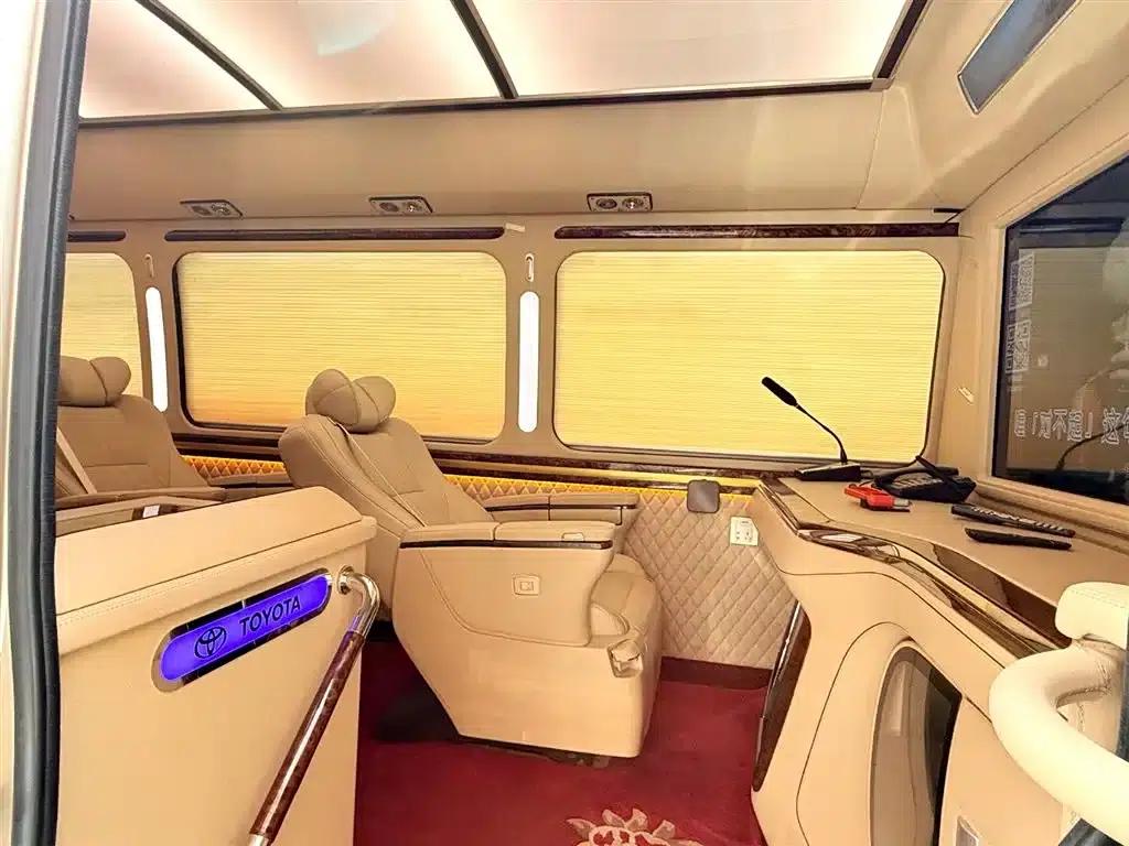 2020 Toyota Coaster 4.0L Automatic — миниатюра 12