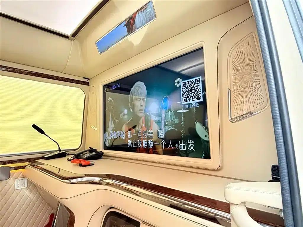 2020 Toyota Coaster 4.0L Automatic — миниатюра 13