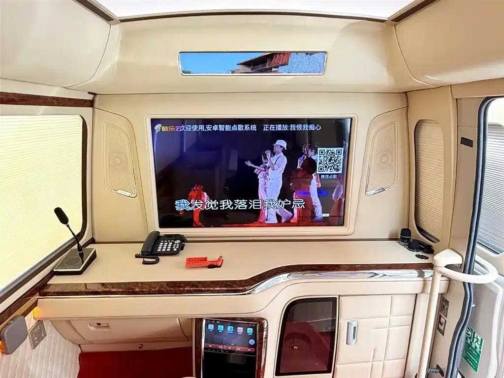 2020 Toyota Coaster 4.0L Automatic — миниатюра 14