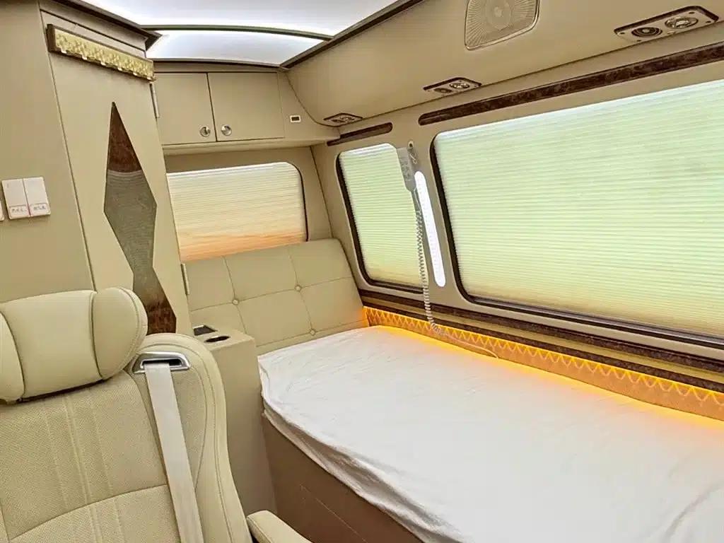 2020 Toyota Coaster 4.0L Automatic — миниатюра 16