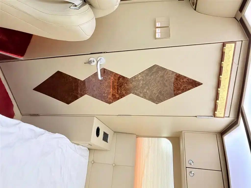 2020 Toyota Coaster 4.0L Automatic — миниатюра 18