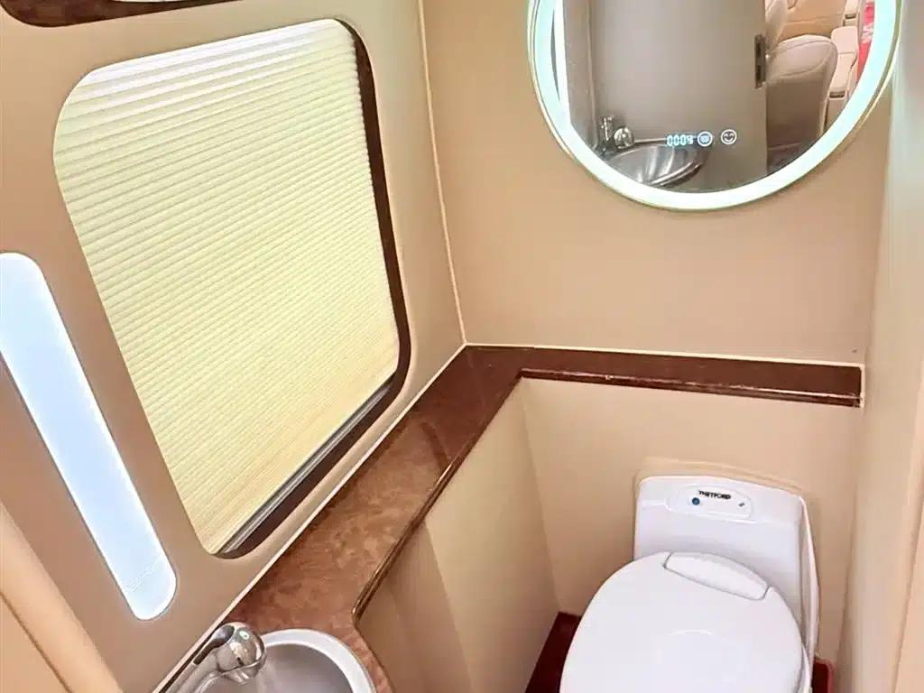 2020 Toyota Coaster 4.0L Automatic — миниатюра 19