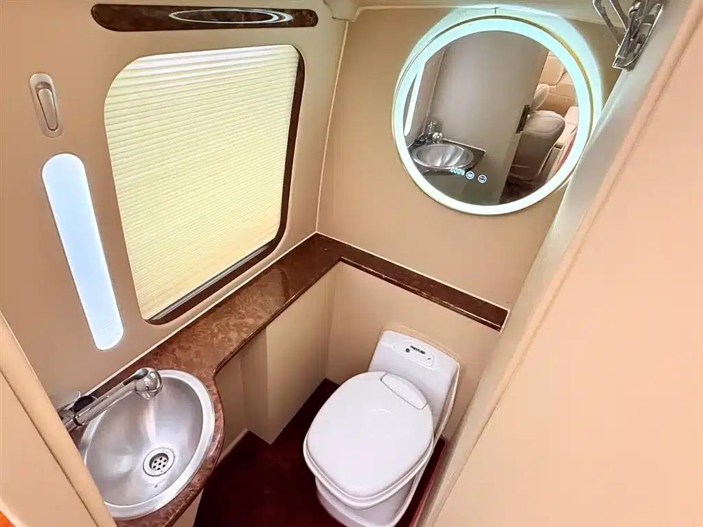 2020 Toyota Coaster 4.0L Automatic — миниатюра 20