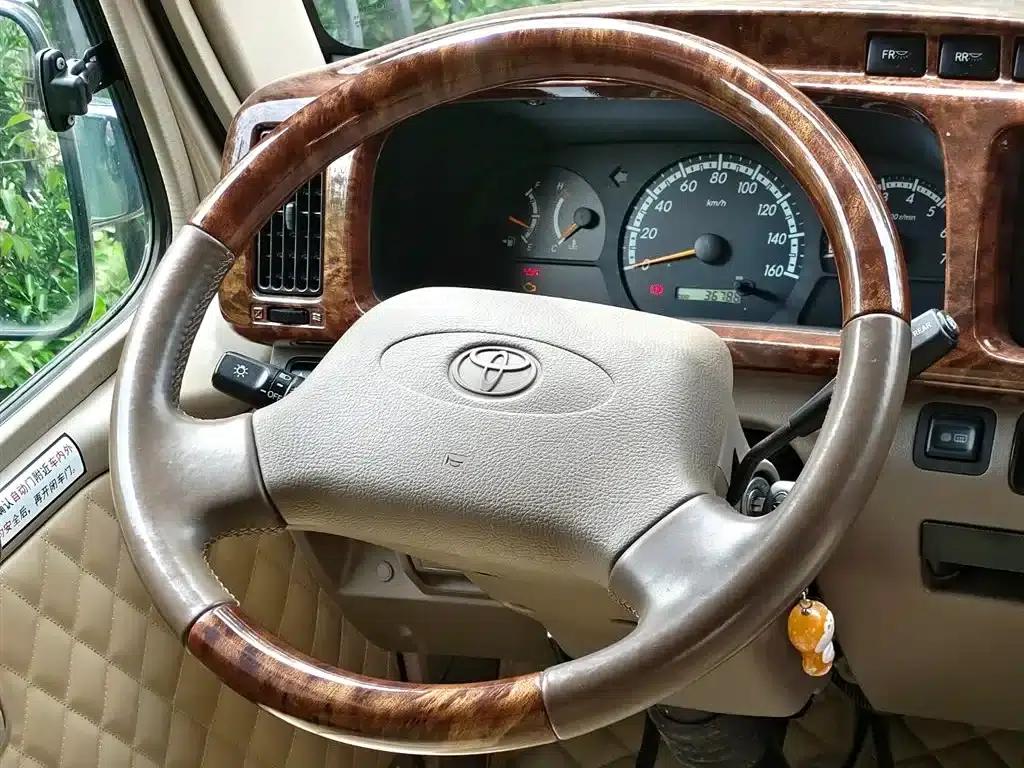 2020 Toyota Coaster 4.0L Automatic — миниатюра 24