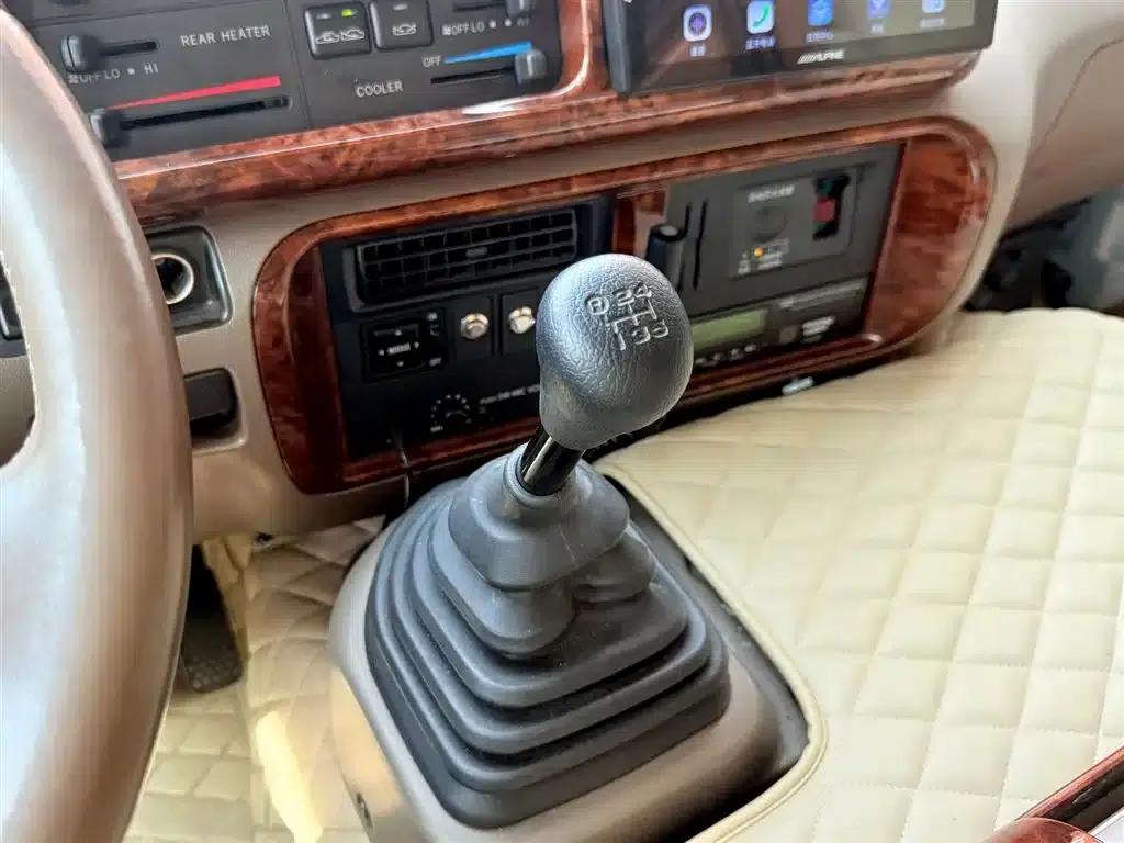 2020 Toyota Coaster 4.0L Automatic — миниатюра 26
