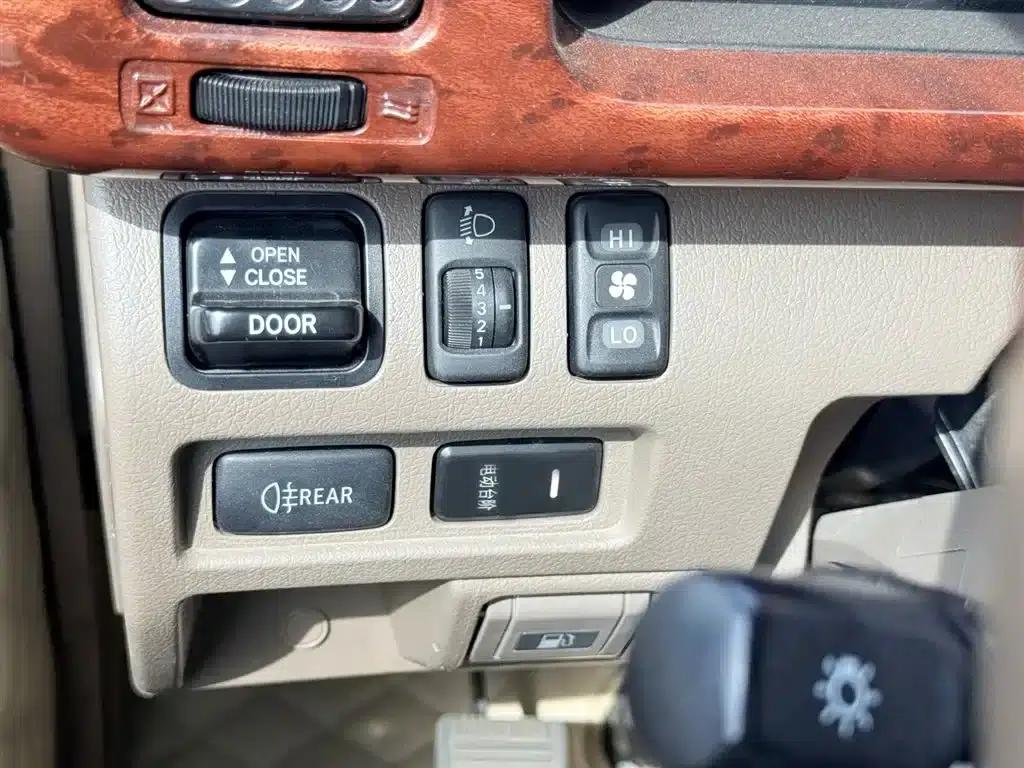 2020 Toyota Coaster 4.0L Automatic — миниатюра 27