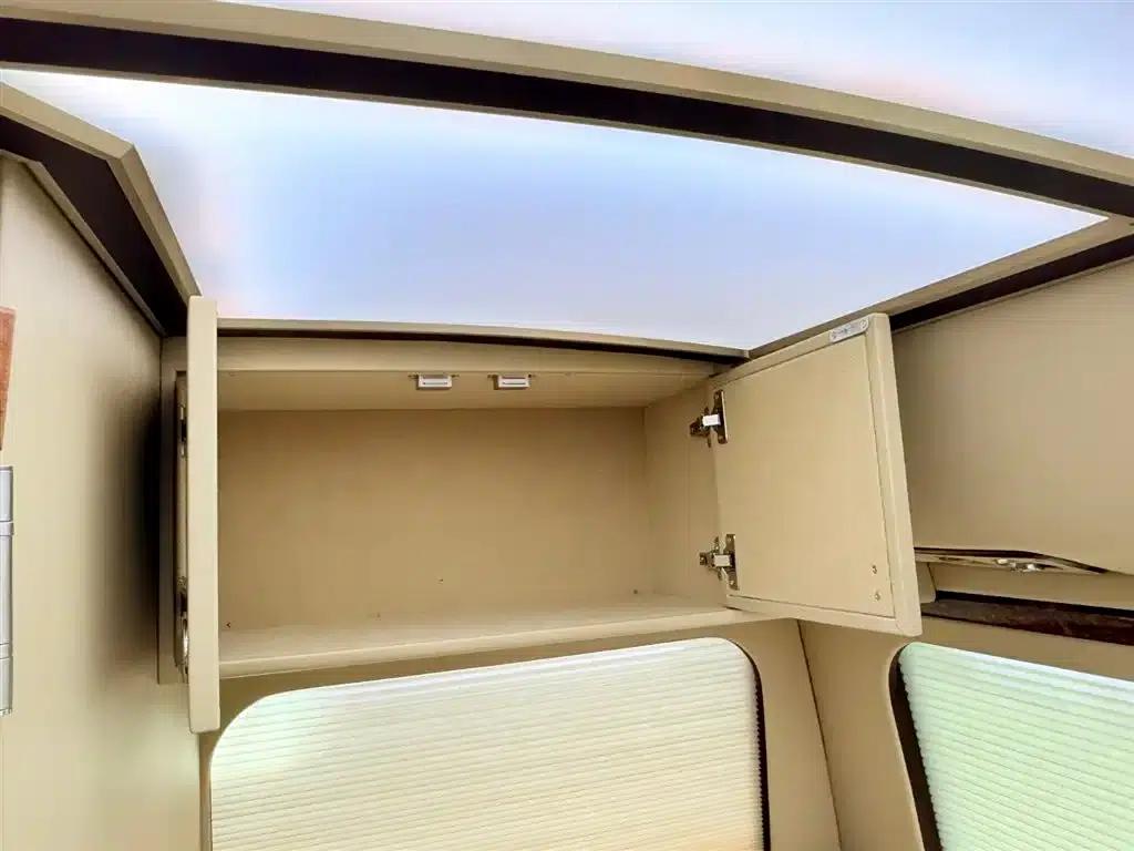 2020 Toyota Coaster 4.0L Automatic — миниатюра 29