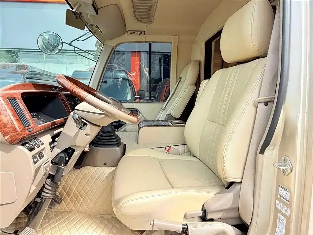 2020 Toyota Coaster 4.0L Automatic — миниатюра 6