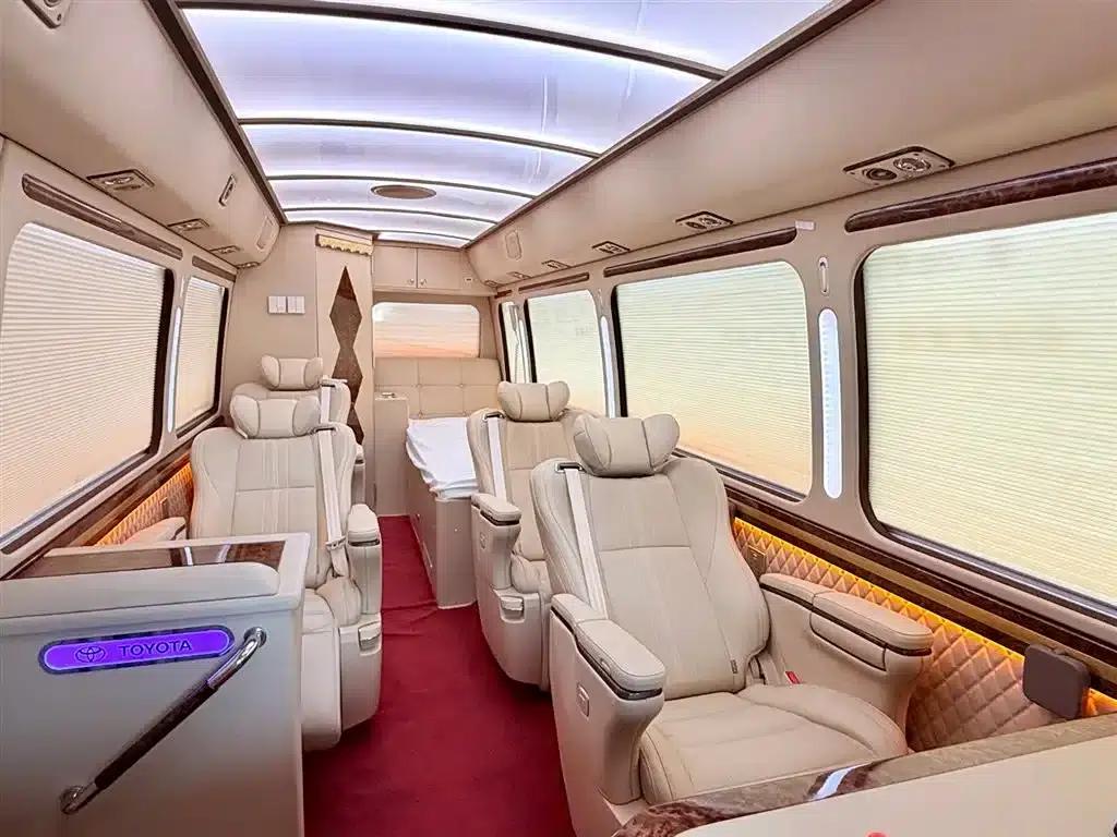 2020 Toyota Coaster 4.0L Automatic — миниатюра 8