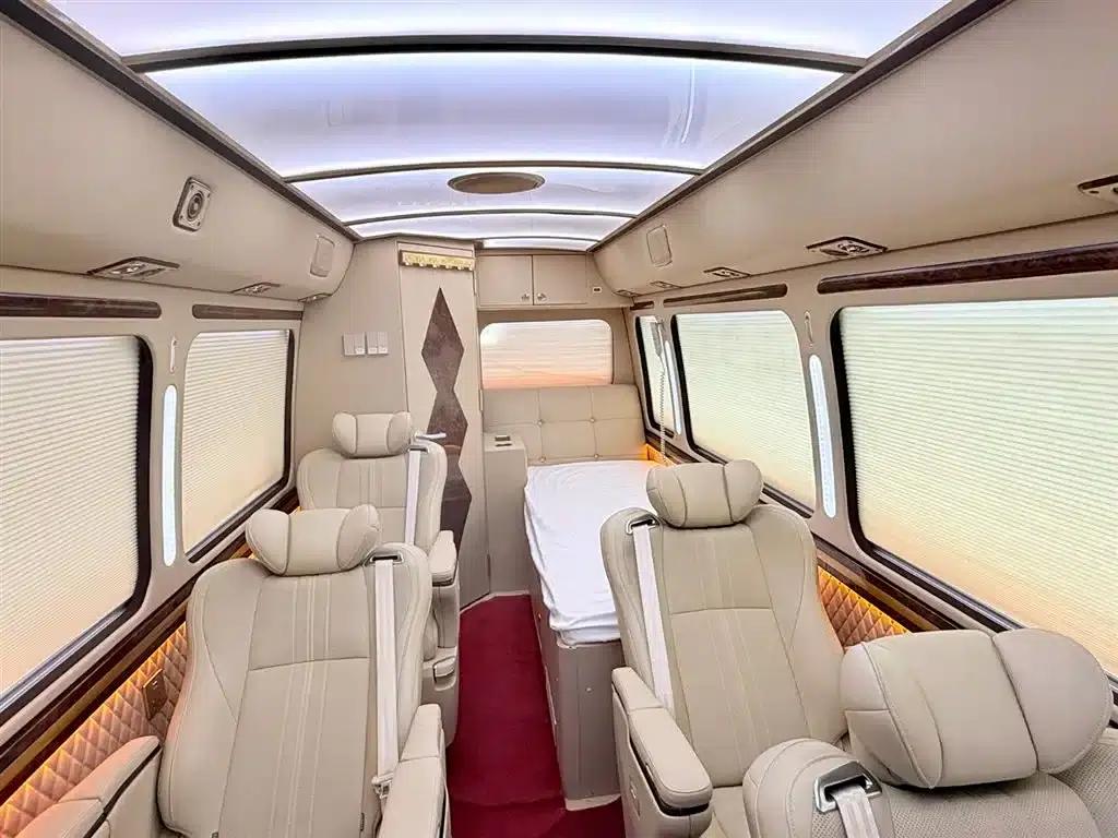 2020 Toyota Coaster 4.0L Automatic — миниатюра 10