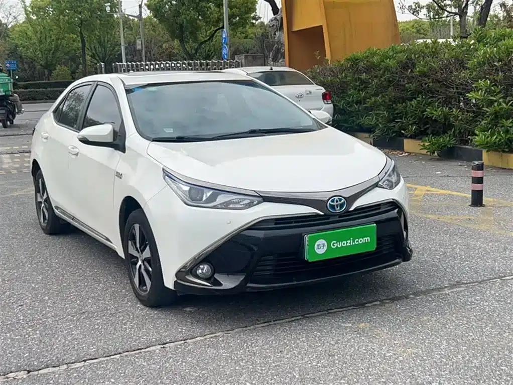 Levin Hybrid E+ 2019 1.8PH GS E-CVT Elite Sunroof Edition — миниатюра 12