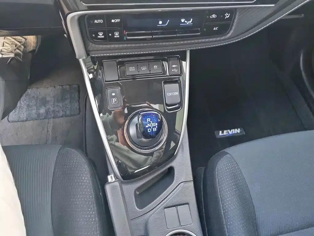 Levin Hybrid E+ 2019 1.8PH GS E-CVT Elite Sunroof Edition — миниатюра 13