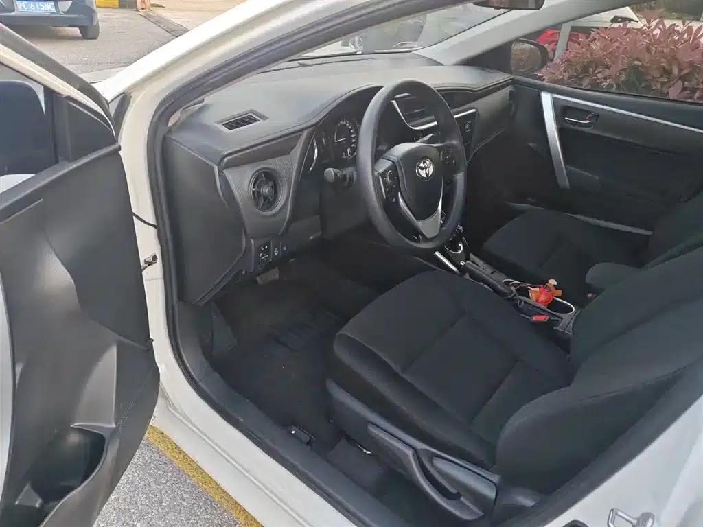 Levin Hybrid E+ 2019 1.8PH GS E-CVT Elite Sunroof Edition — миниатюра 17