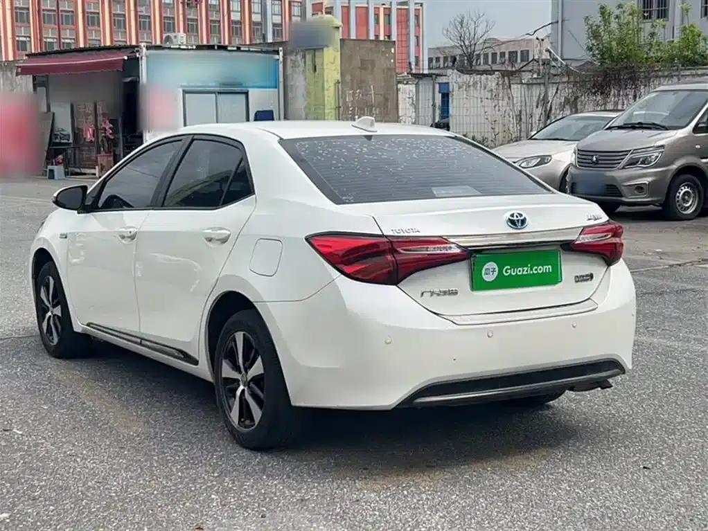 Levin Hybrid E+ 2019 1.8PH GS E-CVT Elite Sunroof Edition — миниатюра 18