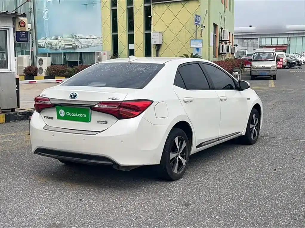 Levin Hybrid E+ 2019 1.8PH GS E-CVT Elite Sunroof Edition — миниатюра 20