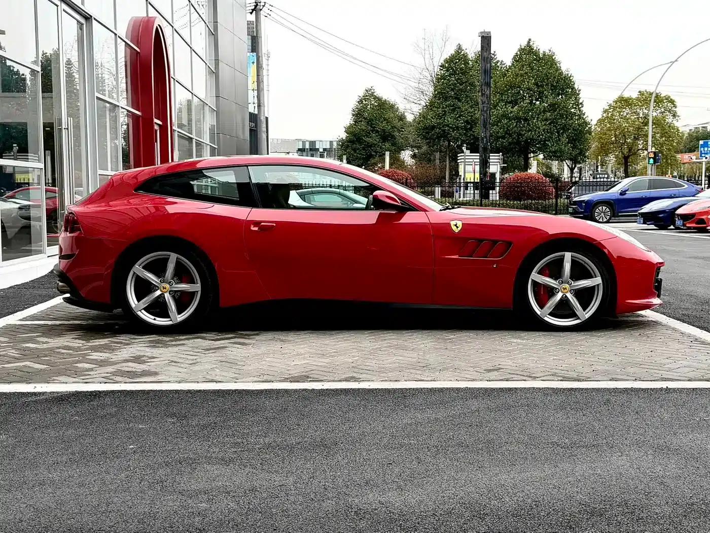2017 GTC4Lusso 3.9T V8 — миниатюра 3