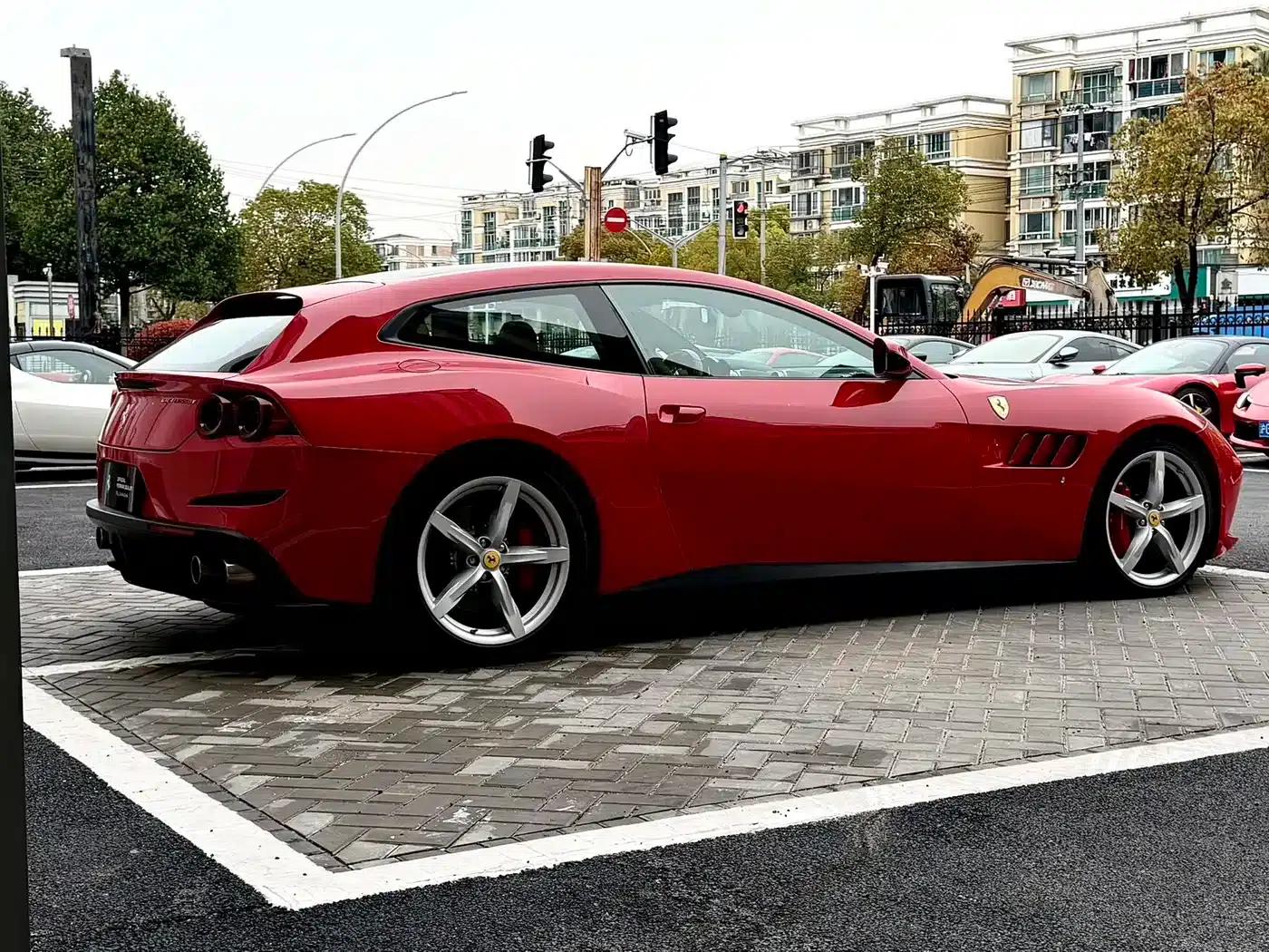 2017 GTC4Lusso 3.9T V8 — миниатюра 4