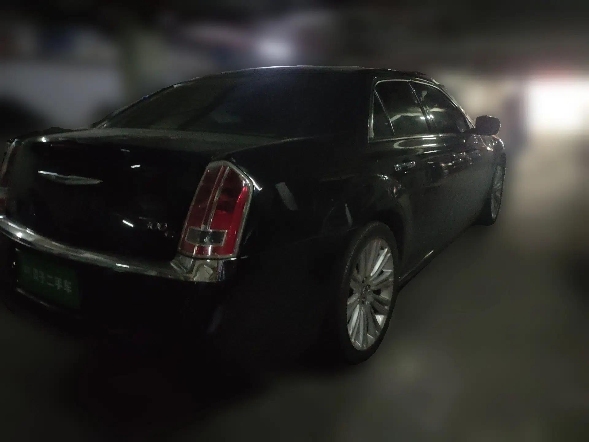 Chrysler 300C 2013 3.6L Luxury Edition — миниатюра 6