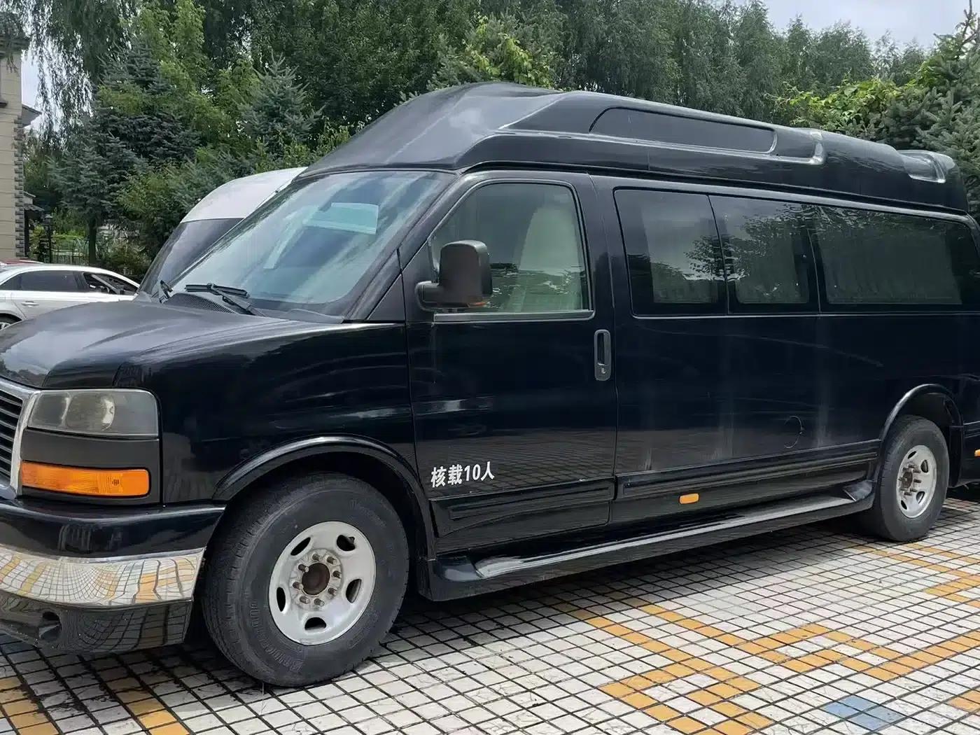 2011 SAVANA 6.0L Business Star 10-seater — миниатюра 2