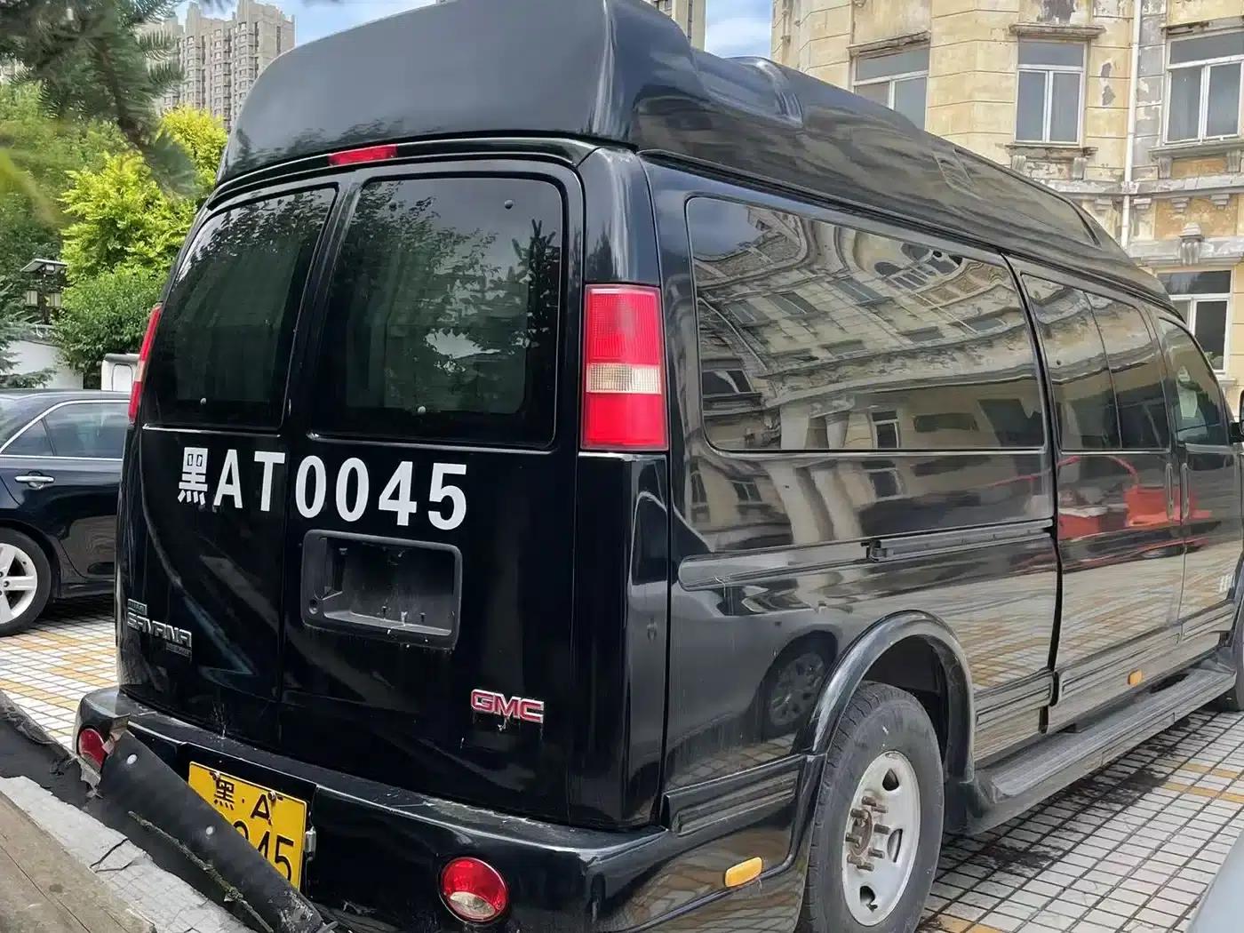 2011 SAVANA 6.0L Business Star 10-seater — миниатюра 3