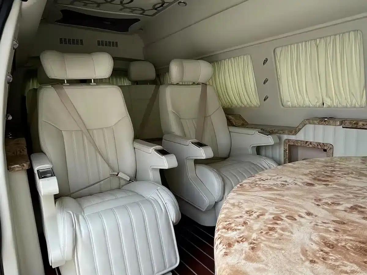 2011 SAVANA 6.0L Business Star 10-seater — миниатюра 5