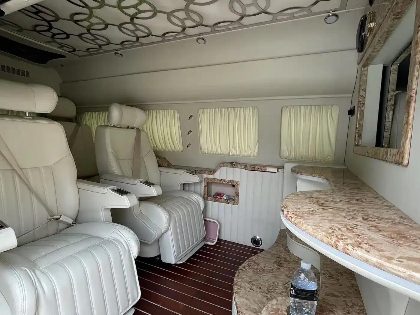 2011 SAVANA 6.0L Business Star 10-seater — миниатюра 6