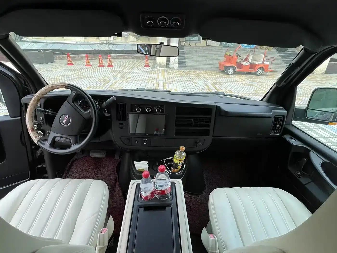 2011 SAVANA 6.0L Business Star 10-seater — миниатюра 10