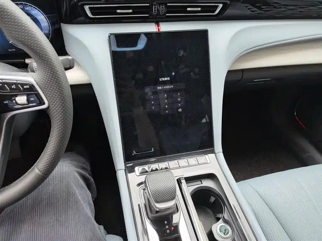 Hongqi H5 PHEV 2025 Model 170 Super Hybrid — миниатюра 13