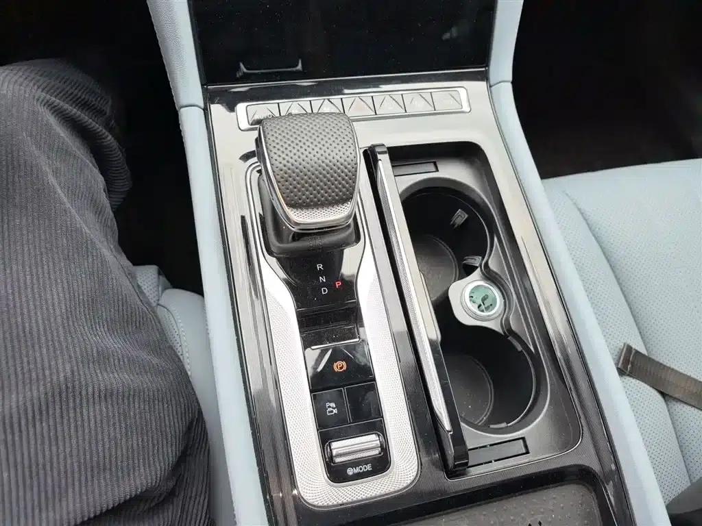 Hongqi H5 PHEV 2025 Model 170 Super Hybrid — миниатюра 14