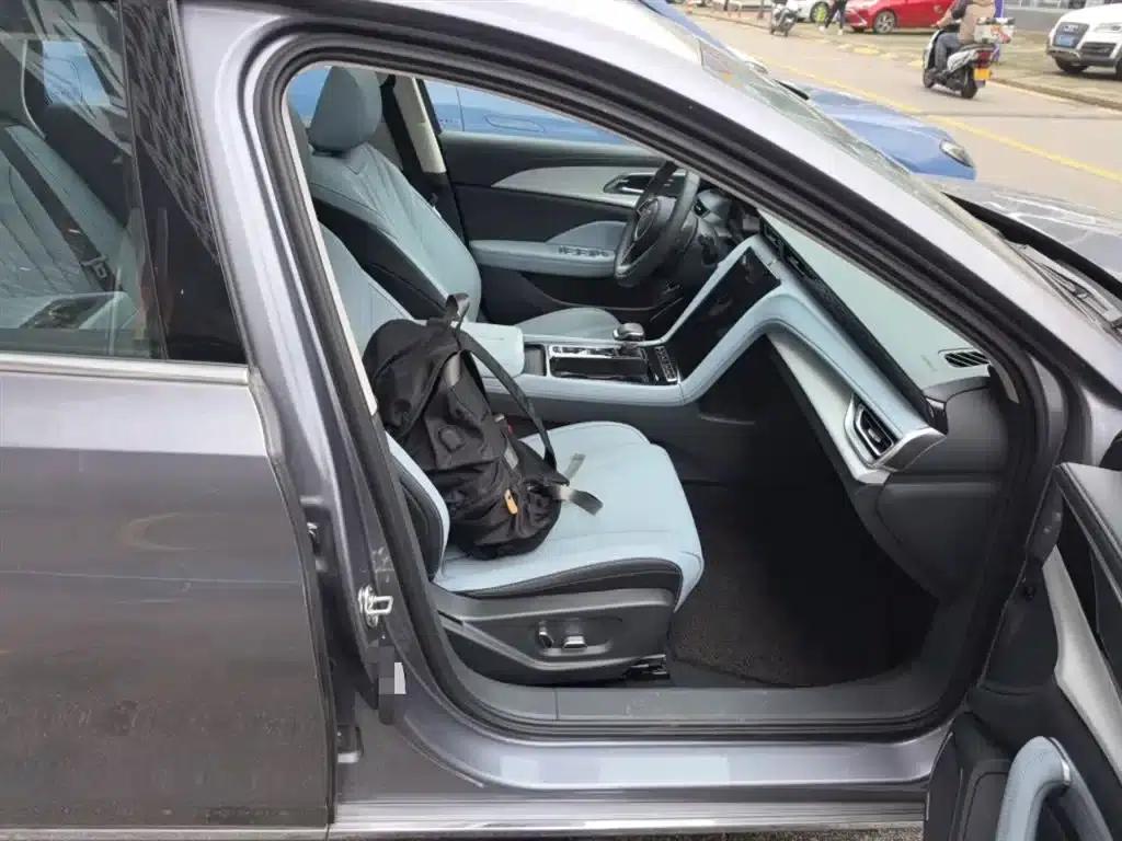 Hongqi H5 PHEV 2025 Model 170 Super Hybrid — миниатюра 25