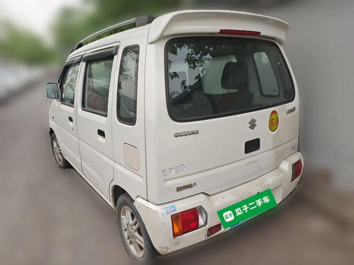 Suzuki Wagon R 2013 Venture Edition 1.0L Manual - Practical Model 3 — миниатюра 4