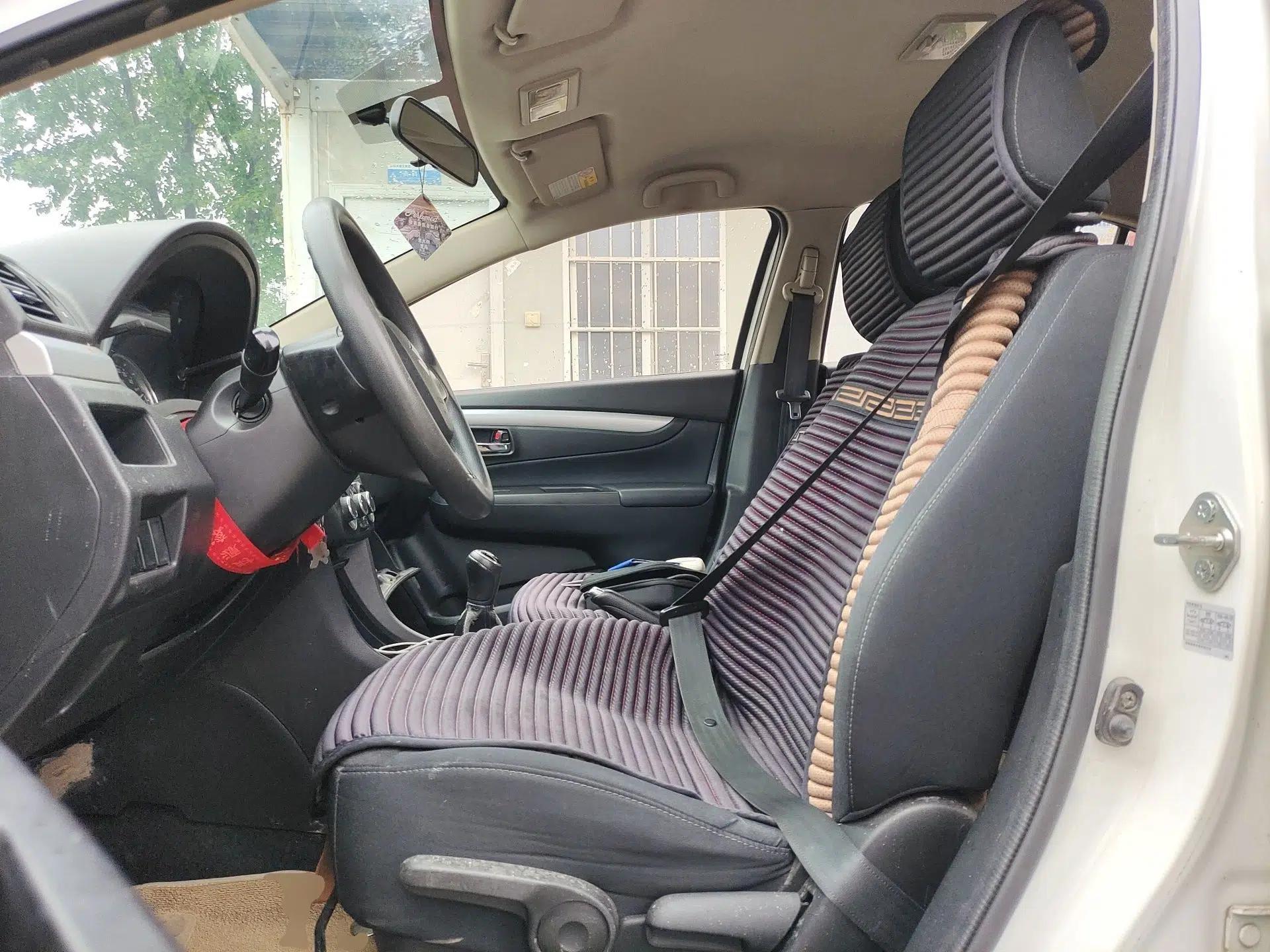 Suzuki Alivio 2015 1.6L Manual Comfort Model — миниатюра 16