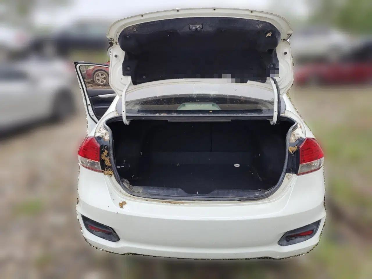 Suzuki Alivio 2015 1.6L Manual Comfort Model — миниатюра 20