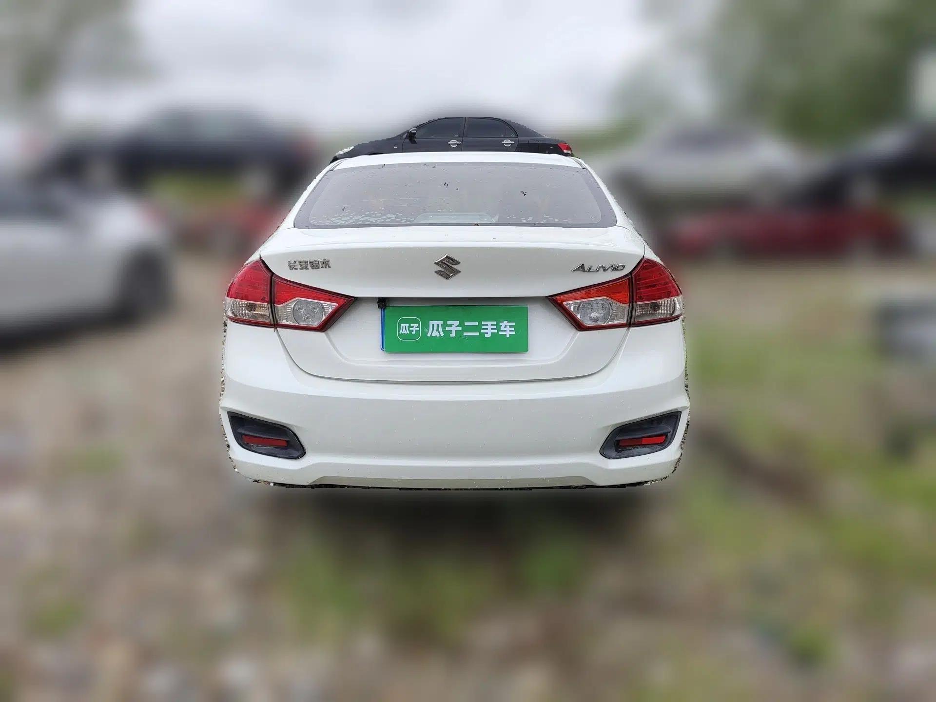 Suzuki Alivio 2015 1.6L Manual Comfort Model — миниатюра 5