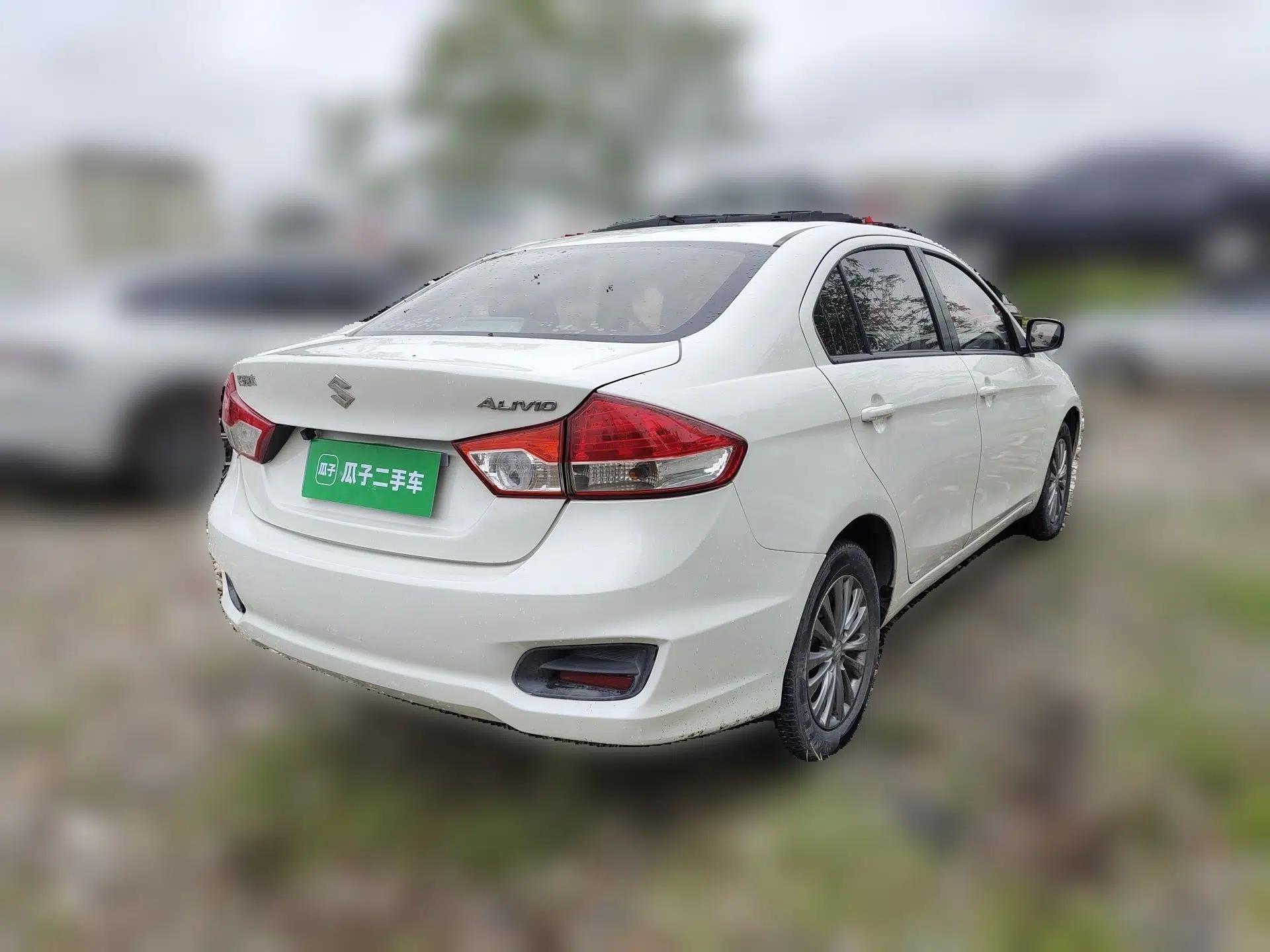 Suzuki Alivio 2015 1.6L Manual Comfort Model — миниатюра 6